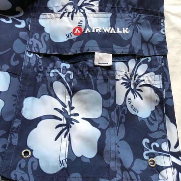 Airwalk board shorts blue and white, lined NWOT 2XL 3 pockets velcro closure - Picture 7 of 10